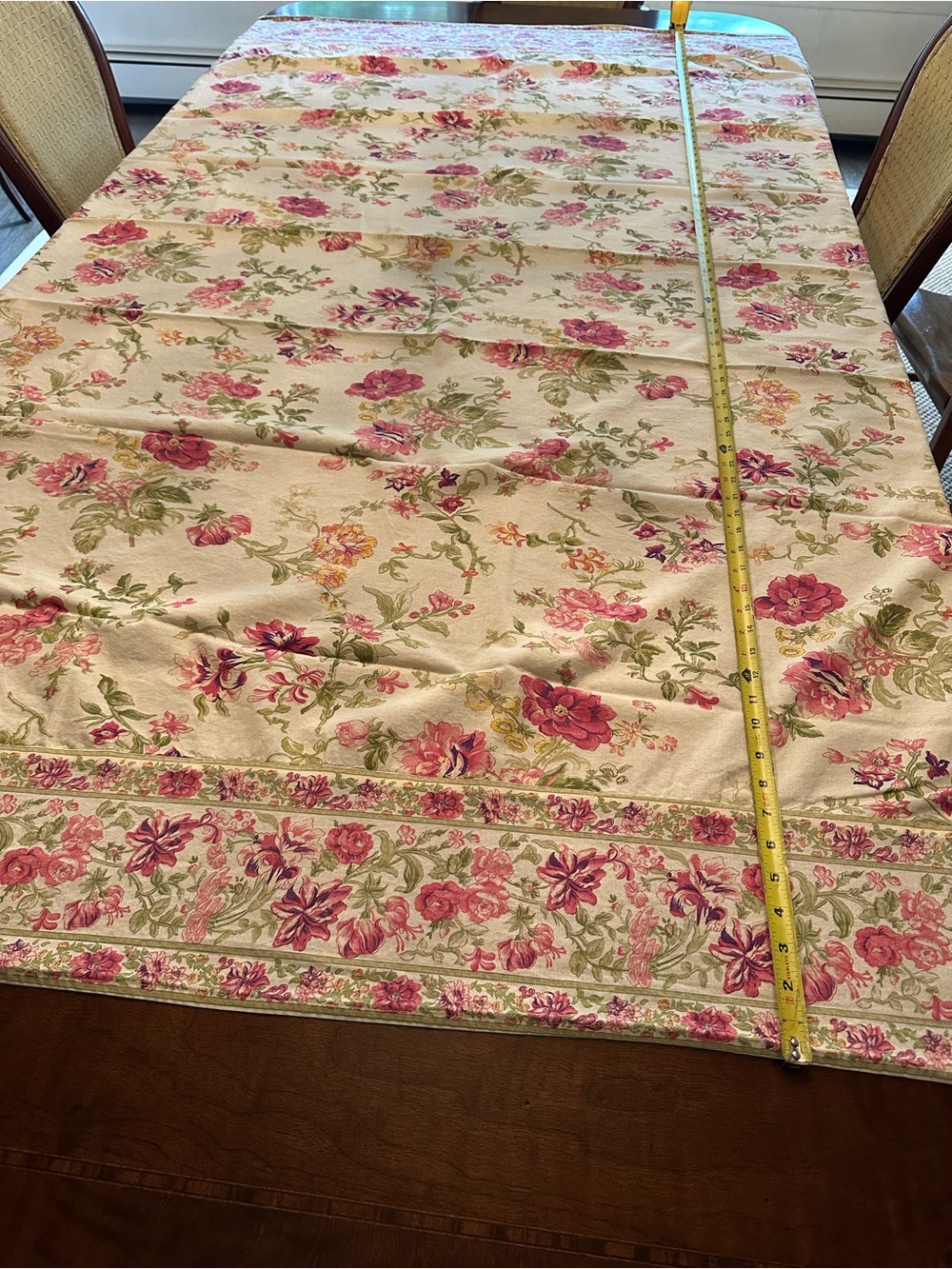 April Cornell approx 59 3/4 x 80 tablecloth - Picture 7 of 7